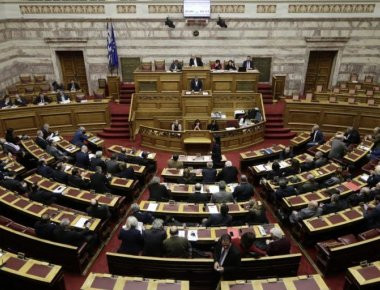 Υπερψηφίστηκε η τροπολογία για τους πλειστηριασμούς – Κοντονής: Κάποιοι υπερασπίζονται τις βίλες